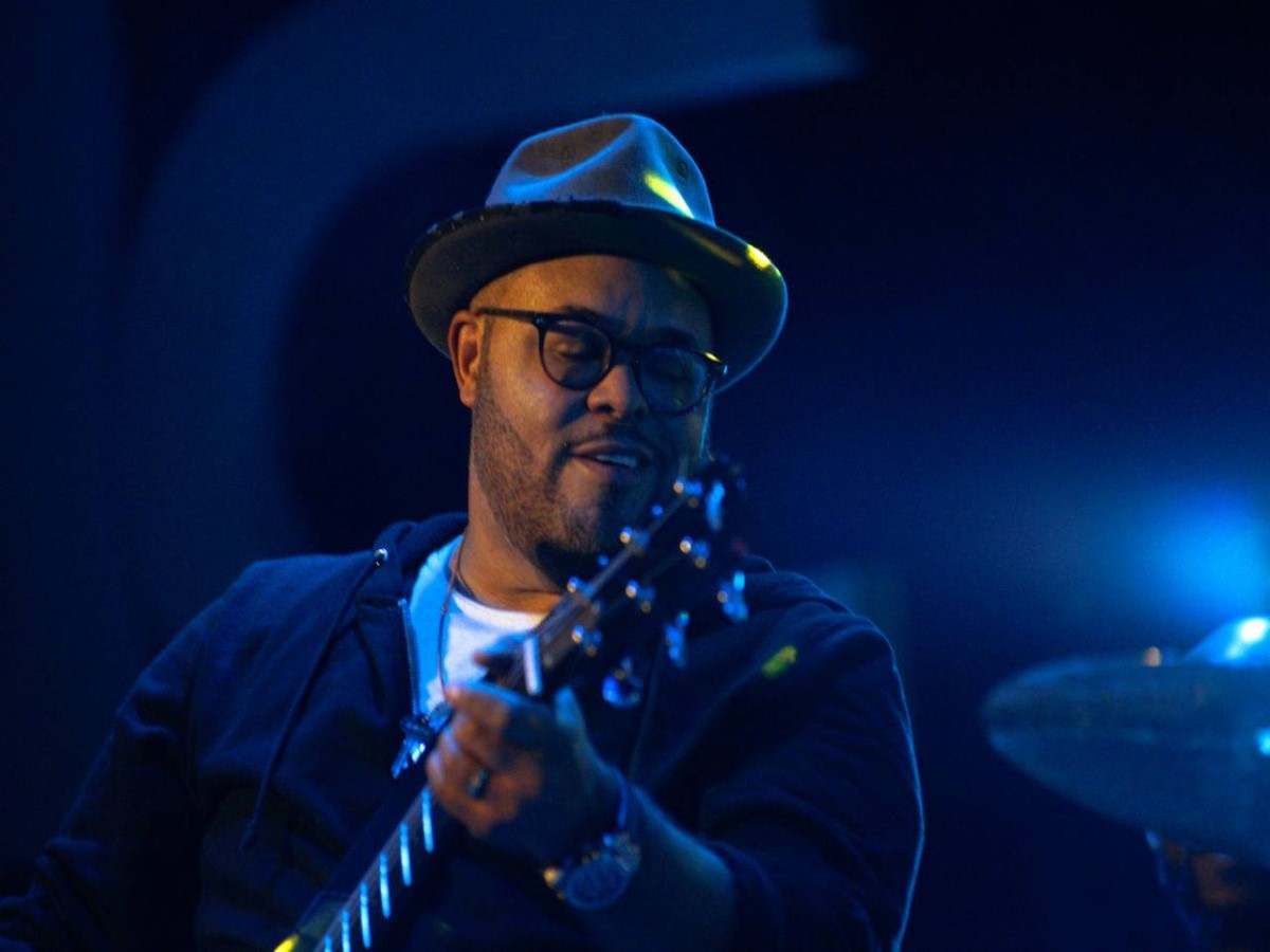 Contemporary Christian Musician Israel Houghton playing Christian Music on his guitar